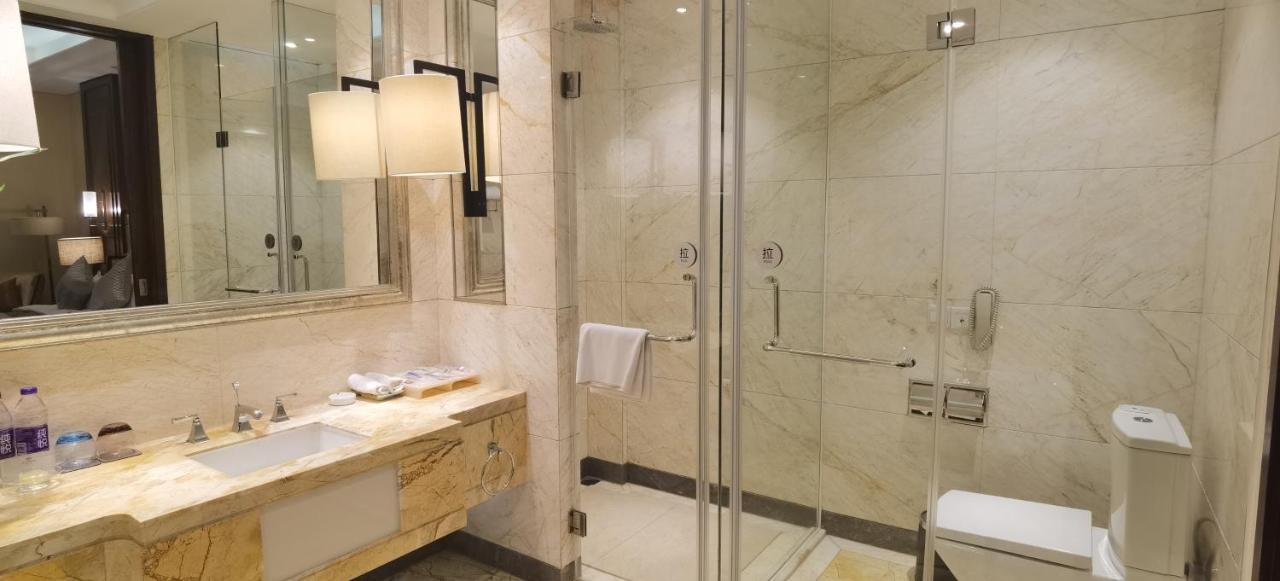Ondine International Hotel Zhenjiang  Bagian luar foto