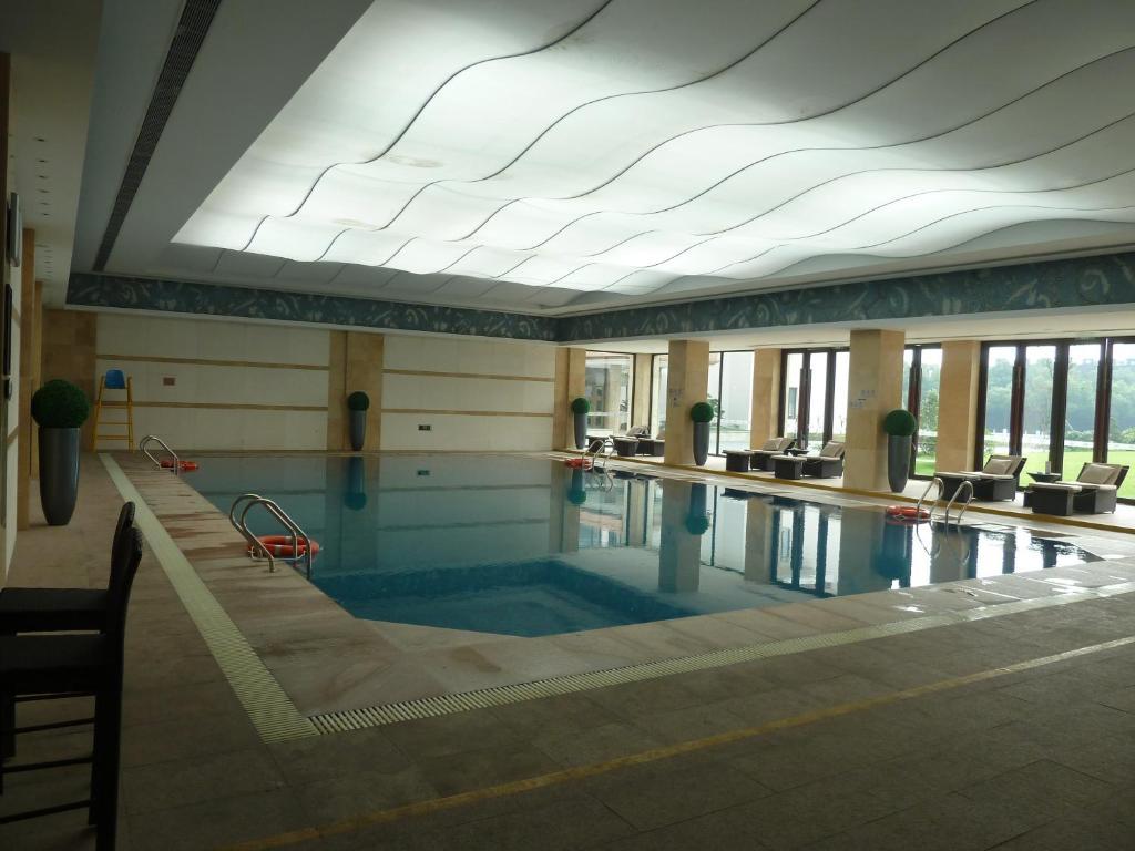 Ondine International Hotel Zhenjiang  Bagian luar foto