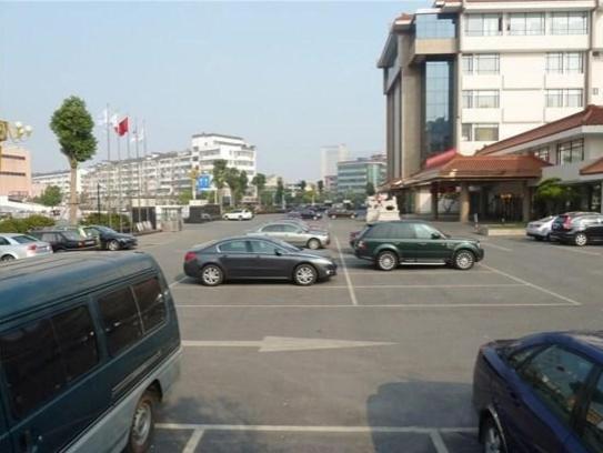 Ondine International Hotel Zhenjiang  Bagian luar foto