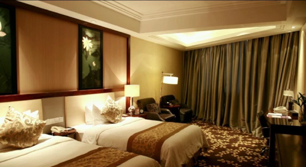 Ondine International Hotel Zhenjiang  Bagian luar foto